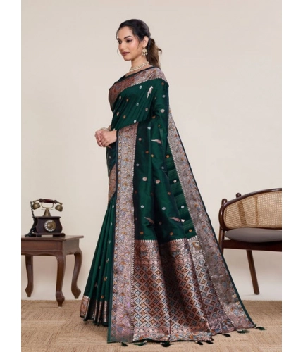 Women's Jacquard Woven Saree With Unstitched Blouse 5.5Mtr (Green)