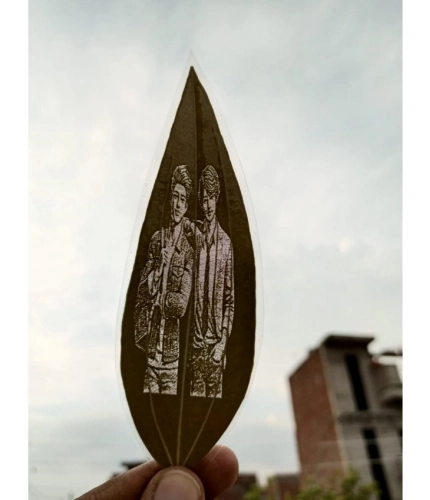 Custom Portrait on Natural Leaf – Friendship