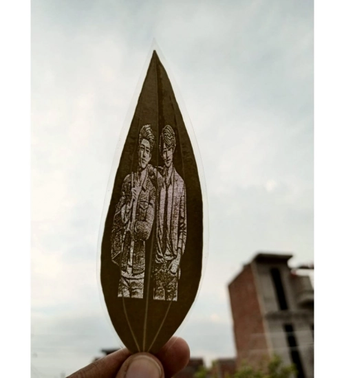 Custom Portrait on Natural Leaf – Friendship