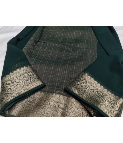 Women's Crepe Chit Pallu Solid Saree With Unstitched Blouse 5.5Mtr (Bottle Green) Women's Crepe Chit Pallu Solid Saree With Unstitched Blouse 5.5Mtr (Bottle Green)