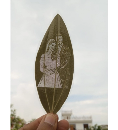Custom Engraved Leaf Art – Couple Portrait on Natural Leaf