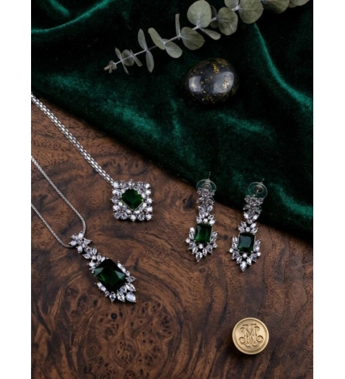Women's Brass Silver Plated Pendant Set (Green)