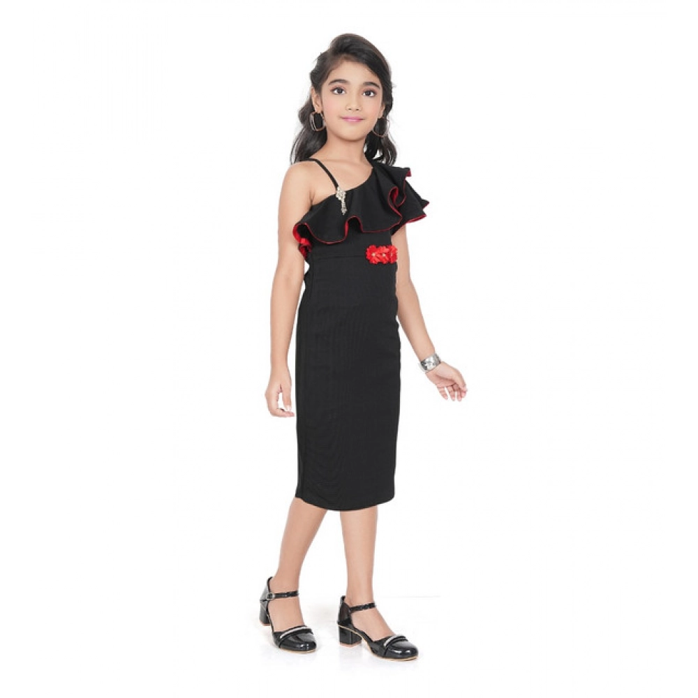 Girl's Knitted Soild Sleeve Less Off Shoulder Dress (Black)