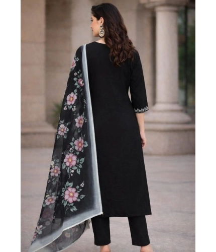 Women's Chanderi Silk Ethnic Motif V-Neck 3/4th Sleeve Kurti With Pant Dupatta Set (Black)