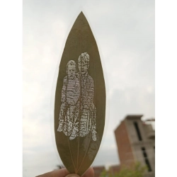 Custom Engraved Leaf Art – Parent And Child Portrait on Natural Leaf