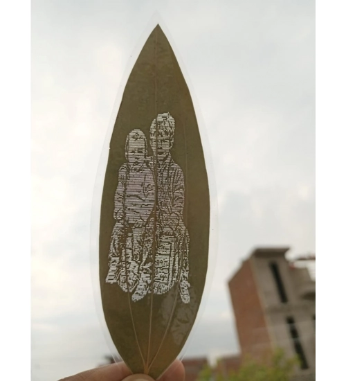 Custom Engraved Leaf Art – Parent And Child Portrait on Natural Leaf